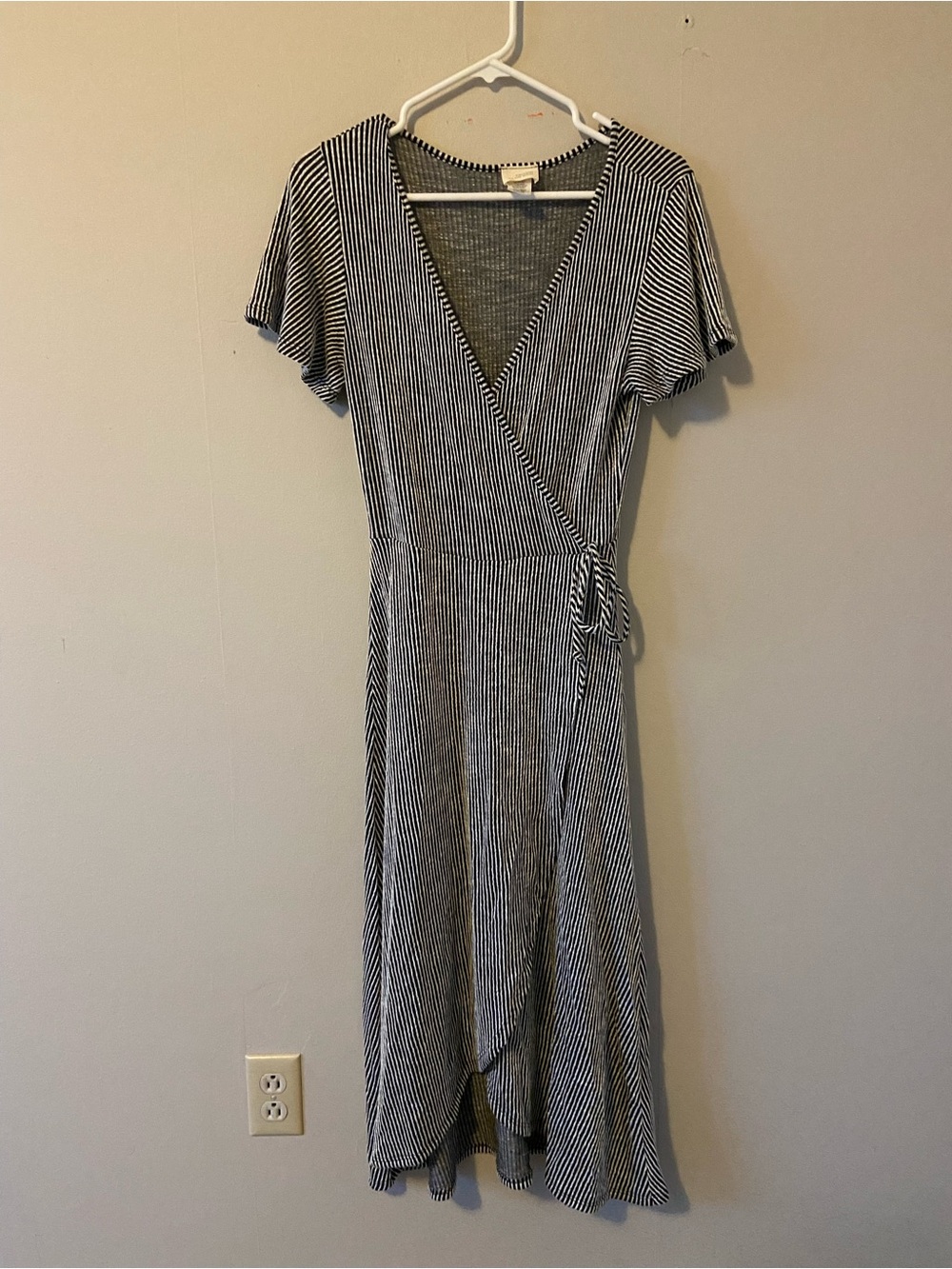 Y2k black and white stripe faux wrap midi dress  size large junior sizing v neck